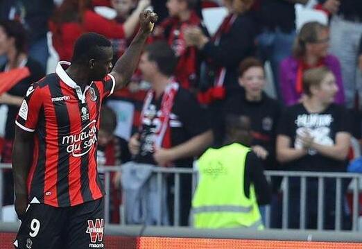  里昂主场惨败尼斯，防守漏洞暴露主帅承压  