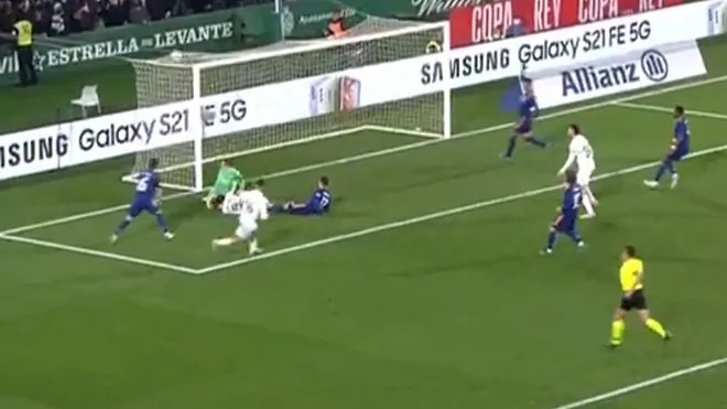  布雷斯特主场遭遇争议判罚，憾平保级对手