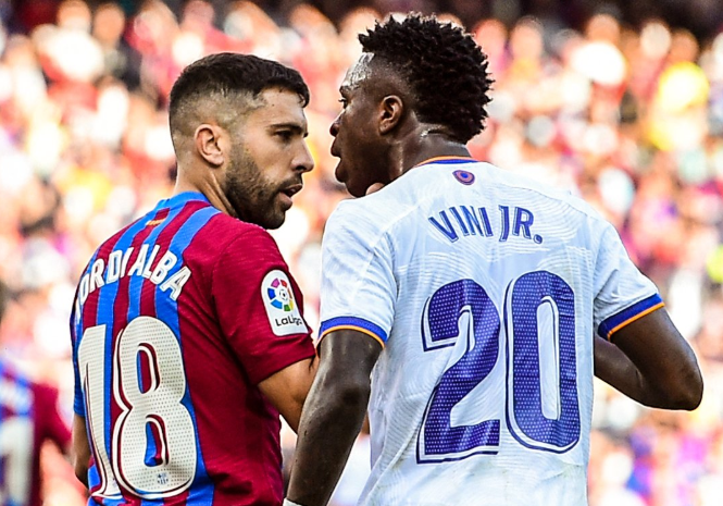  罗马德比火药味浓，拉齐奥补时绝平保留悬念