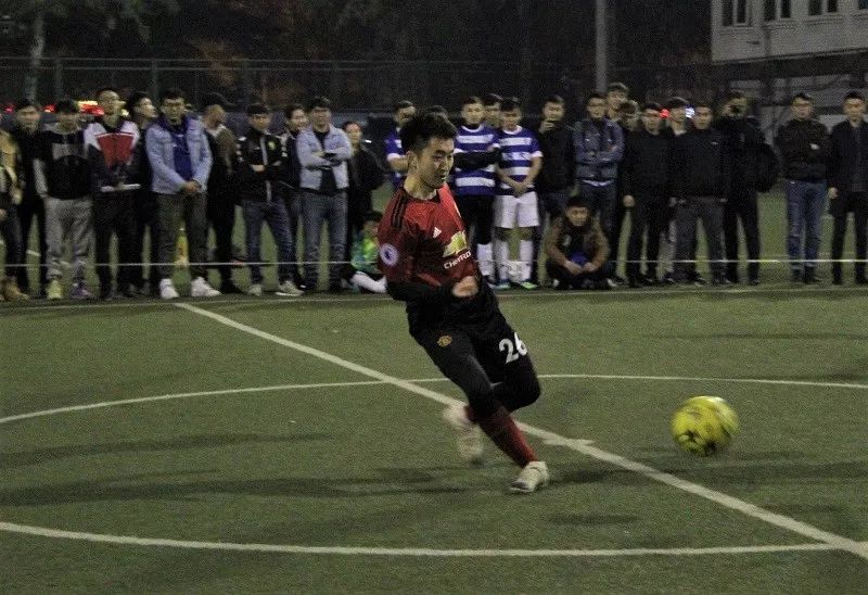  里尔定位球战术奏效，头球接力敲开城池