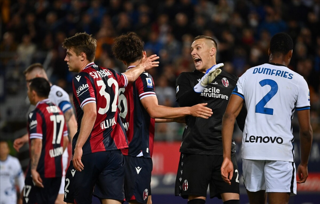  AC米兰后防失误送礼负于佛罗伦萨遭连败